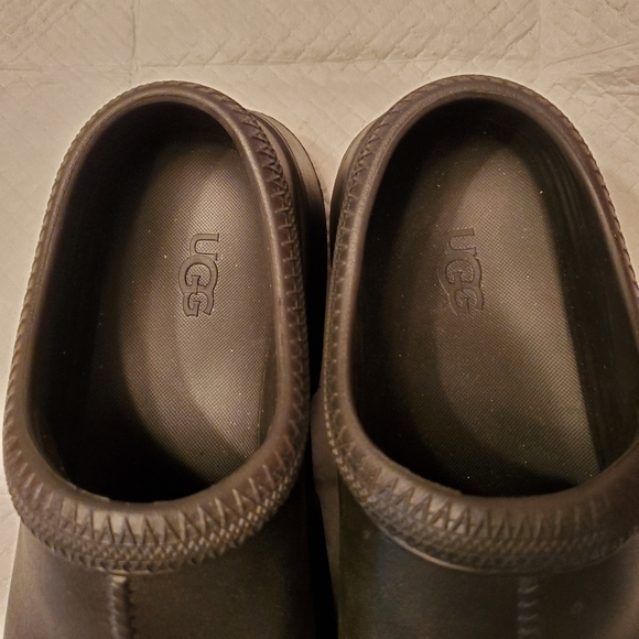 Women's UGG Rubber Clogs.  Size 9 NWOT. Black - Picture 7 of 8
